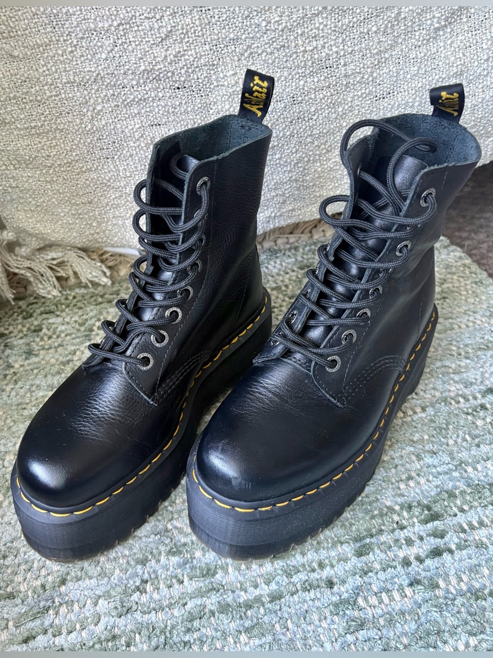 Dr. Martens 1460 Pascal Max Leather Platform Boots - Women’s Size 8 - EUC